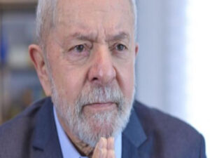 Lula diz que só vai escolher equipe de governo se vencer eleição