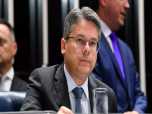 Senador Alessandro Vieira apresenta PEC contra indulto individual