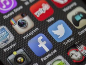 Suprema Corte dos EUA derruba lei do Texas que impede censura em redes sociais