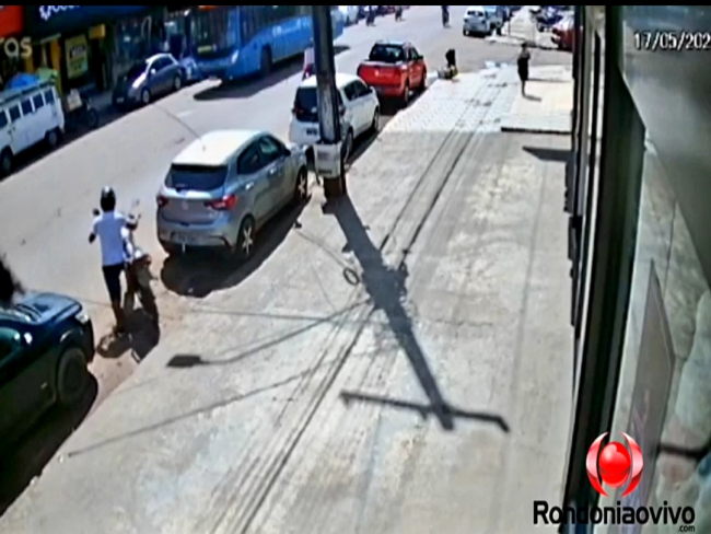 VÍDEO: Câmera de monitoramento registra ladrão furtando motocicleta na Av. Jatuarana   Rondoniaovivo.com