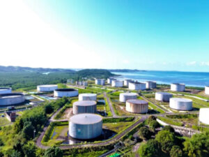 Após Petrobras, refinaria privada da Bahia aumenta preços do diesel