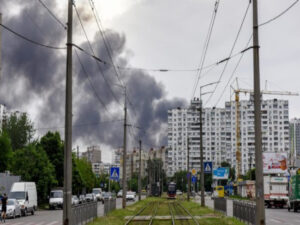 Após um mês sem ataques na capital, Rússia volta a bombardear Kiev
