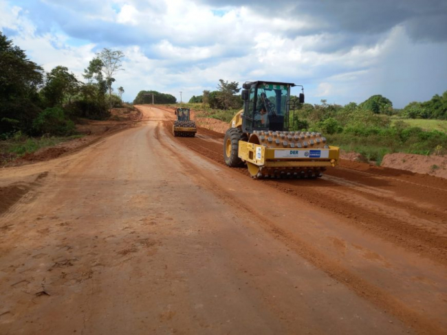 ASFALTO: Obras continuam avançando na RO 135 em Alta Floresta d