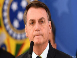 Auxílio Brasil maior e ajuda a caminhoneiro esbarram em lei eleitoral