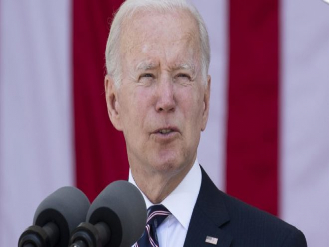 Biden assina lei que revisa regras sobre armas nos EUA