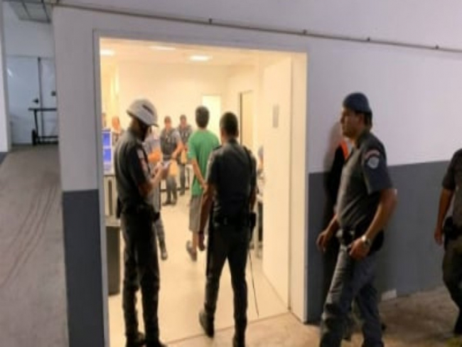 Dois torcedores do Boca são detidos por racismo, e um por apologia ao nazismo em jogo contra o Corinthians