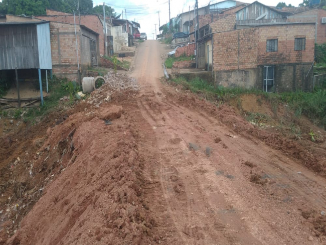 EDWILSON NEGREIROS: Prefeitura limpa canal na zona Sul após pedido de vereador   Rondoniaovivo.com