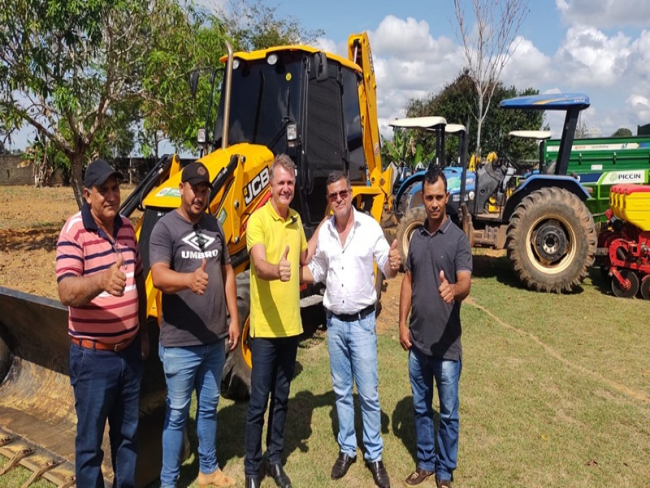 EMENDAS: Luizinho Goebel entrega recursos agrícolas para Castanheiras   Rondoniaovivo.com