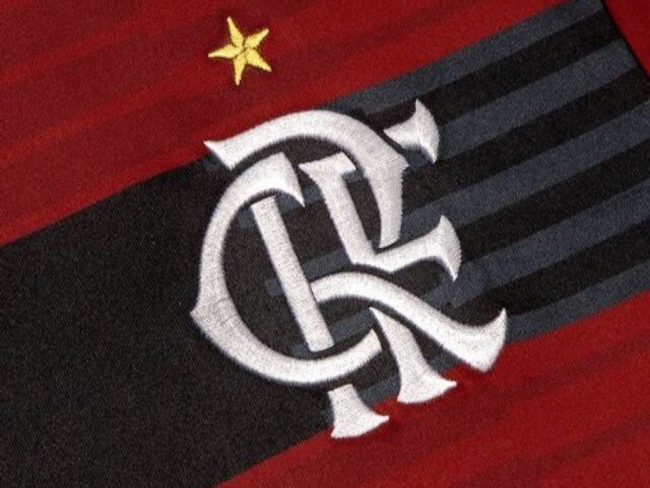 Flamengo fecha acordo e vende meio campista por mais de R$ 6 milhões