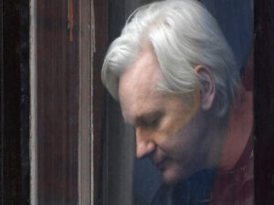 Governo britânico aprova extradição de Julian Assange para os EUA