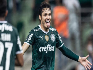 Ídolo do Palmeiras, Rivaldo vê Raphael Veiga com chances de ir à Copa