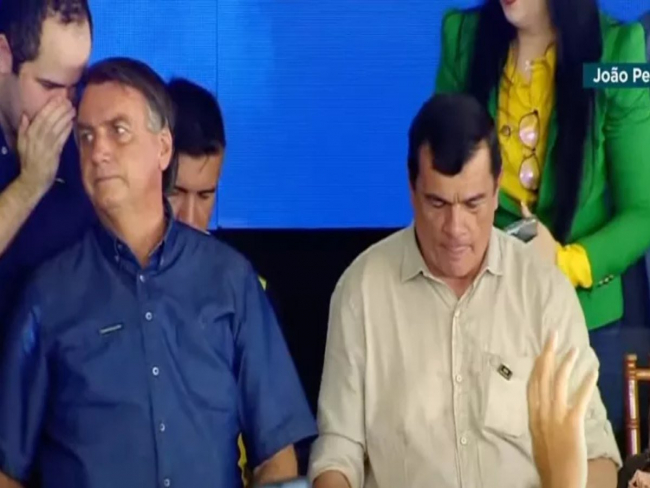 Investigado pelo MPF, Queiroguinha participa de evento com Bolsonaro