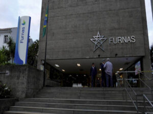 Justiça do RJ suspende assembleia de debenturistas de Furnas