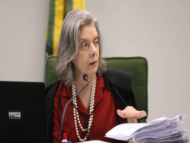 MEC: ministra manda PGR se manifestar sobre investigação de Bolsonaro