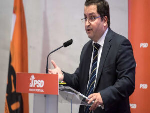 Miranda Sarmento anuncia candidatura à liderança da bancada do PSD