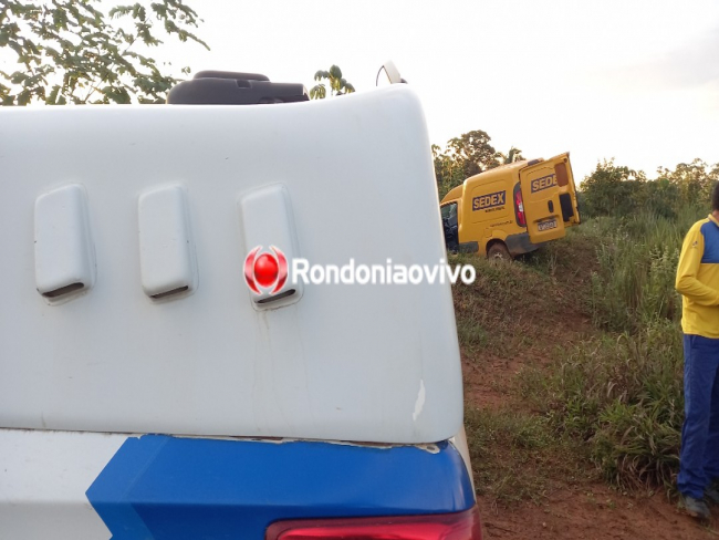 OUSADOS: Carro dos Correios é roubado por criminosos armados   Rondoniaovivo.com