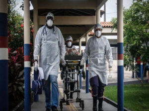 Pandemia: Mais de 80% dos profissionais de saúde estão exaustos, diz pesquisa