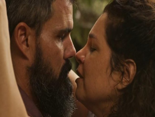 Pantanal   Maria Bruaca faz pedido ousado a Alcides e deixa peão surpreso com fetiche estranho: 'cheiro dele'
