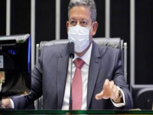 Petrobras: Lira pede que Bolsonaro mude Lei das Estatais