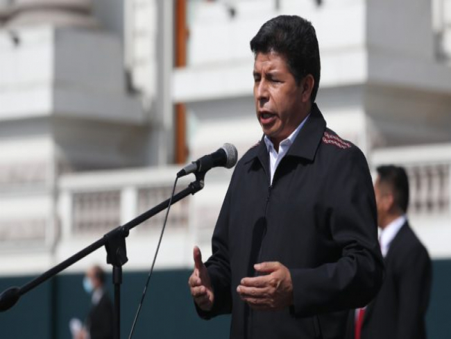 Presidente do Peru renuncia ao partido que o levou ao governo