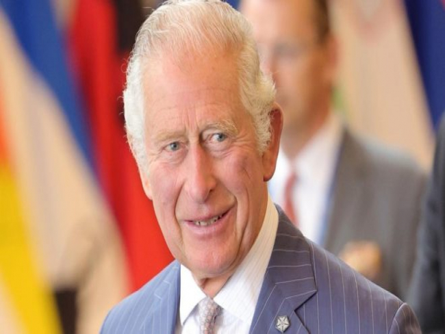 Príncipe Charles recebeu 1 milhão de euros em mala de xeque, diz jornal