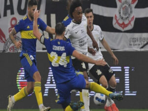 Róger Guedes perde pênalti, e Corinthians fica no empate com o Boca Juniors