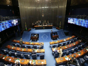 Senado aprova PEC das Bondades que aumenta Auxílio Brasil para R$ 600