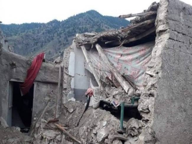 Terremoto de alta magnitude tira a vida de mais de mil pessoas no Afeganistão e número pode aumentar mais; imagens chocantes