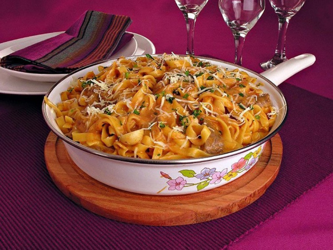 RECEITA: Aprenda a fazer macarrão cremoso de frigideira   Rondoniaovivo.com