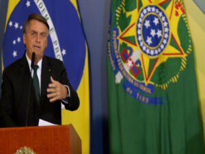 YouTube exclui live de 2021 em que Bolsonaro ataca urnas eletrônicas