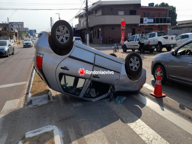 CAPOTAMENTO: Mulher fica lesionada após bater em carro parado e causar grave acidente   Rondoniaovivo.com