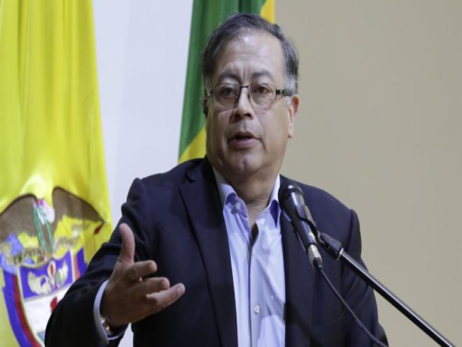 Chavismo celebra posse de Petro na Colômbia e lhe garante seu apoio