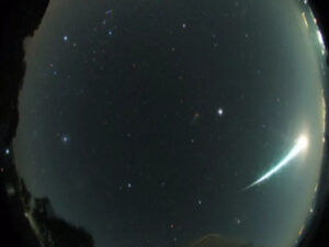 Meteoro superbrilhante é avistado em Minas Gerais