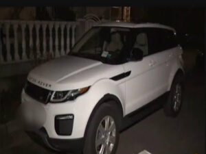 PORTE ILEGAL: Range Rover é abordada após perseguição e irmãos são presos com pistola   Rondoniaovivo.com