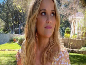 Reese Witherspoon dá detalhes sobre kit de skincare que ilumina a pele