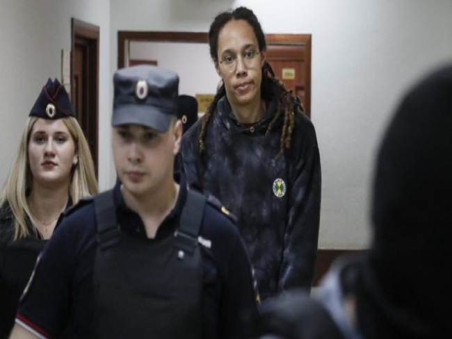 Rússia condena jogadora de basquete americana a 9 anos de prisão