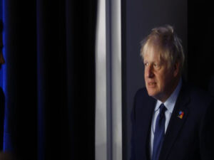 Boris Johnson anuncia que não concorrerá às primárias do Partido Conservador