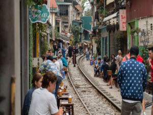 Vietnã: Turistas não podem mais tirar selfies a centímetros de trens