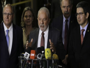 Lula convoca médicos renomados na transição da pasta da Saúde