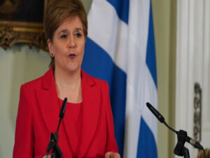 Ex premiê da Escócia é presa em investigação sobre finanças de partido