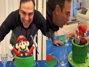 Após revelação sexual, Tadeu Schmidt ganha bolo personalizado do Mario