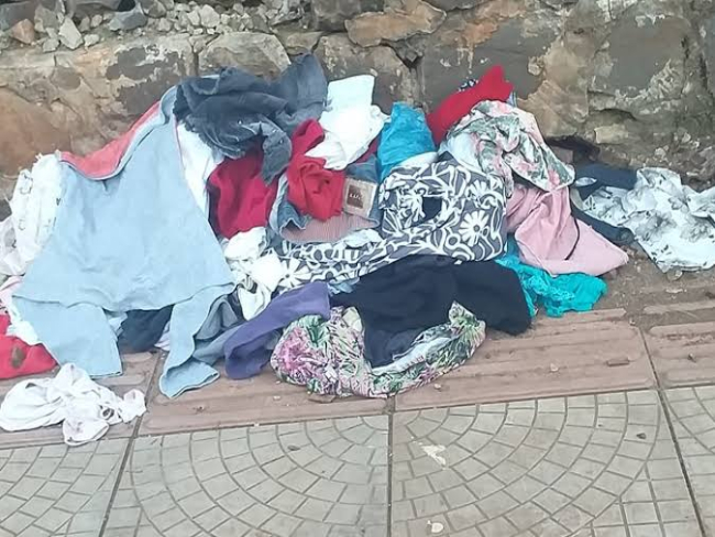 FÚRIA: Marido joga as roupas da mulher na rua e ameaçar esquartejá la   Rondoniaovivo.com