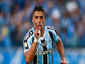 Suárez fica no Grêmio até o final de 2023; entenda o que travou saída