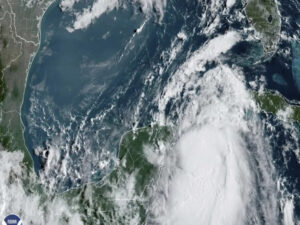 Flórida: autoridades emitem alerta de furacão e inicia evacuação