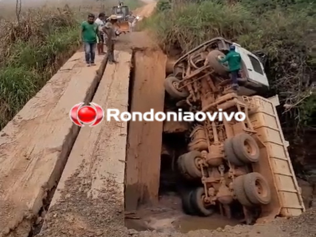 VÍDEO: Ponte quebra e caminhão caçamba desaba em igarapé    Rondoniaovivo.com
