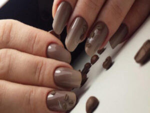 Coffe nails é a nova tendência que viralizou no TikTok