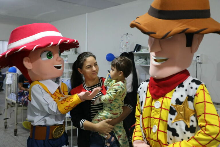 Hospital Infantil Cosme e Damião recebe ação recreativa para pacientes em alusão à semana da criança
