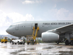 Nono voo com 209 passageiros e 9 pets decola de Israel rumo ao Brasil