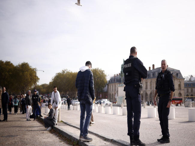 Palácio de Versalhes evacuado pela sétima vez em oito dias