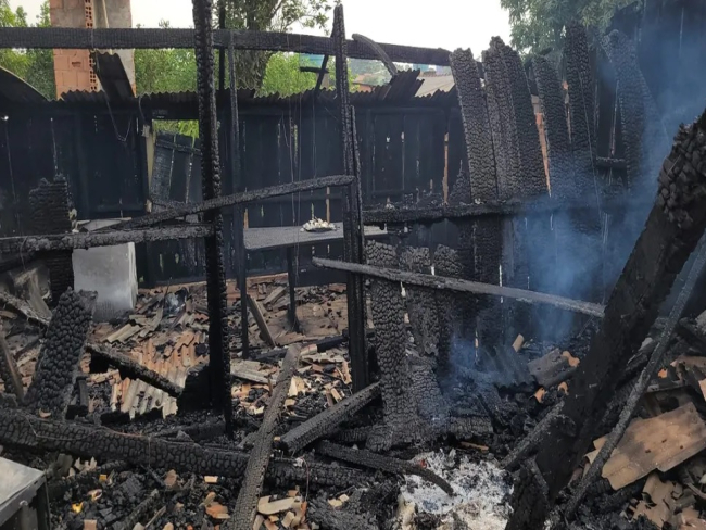 SEM EFEITO: Mulher pede medida protetiva, mas tem casa queimada pelo ex marido   Rondoniaovivo.com